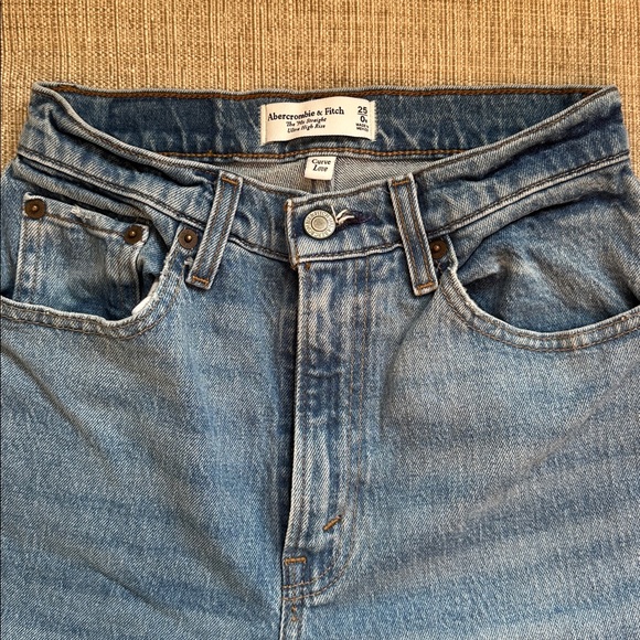 Abercrombie & Fitch The 90’s Straight Leg Jeans - Picture 2 of 5